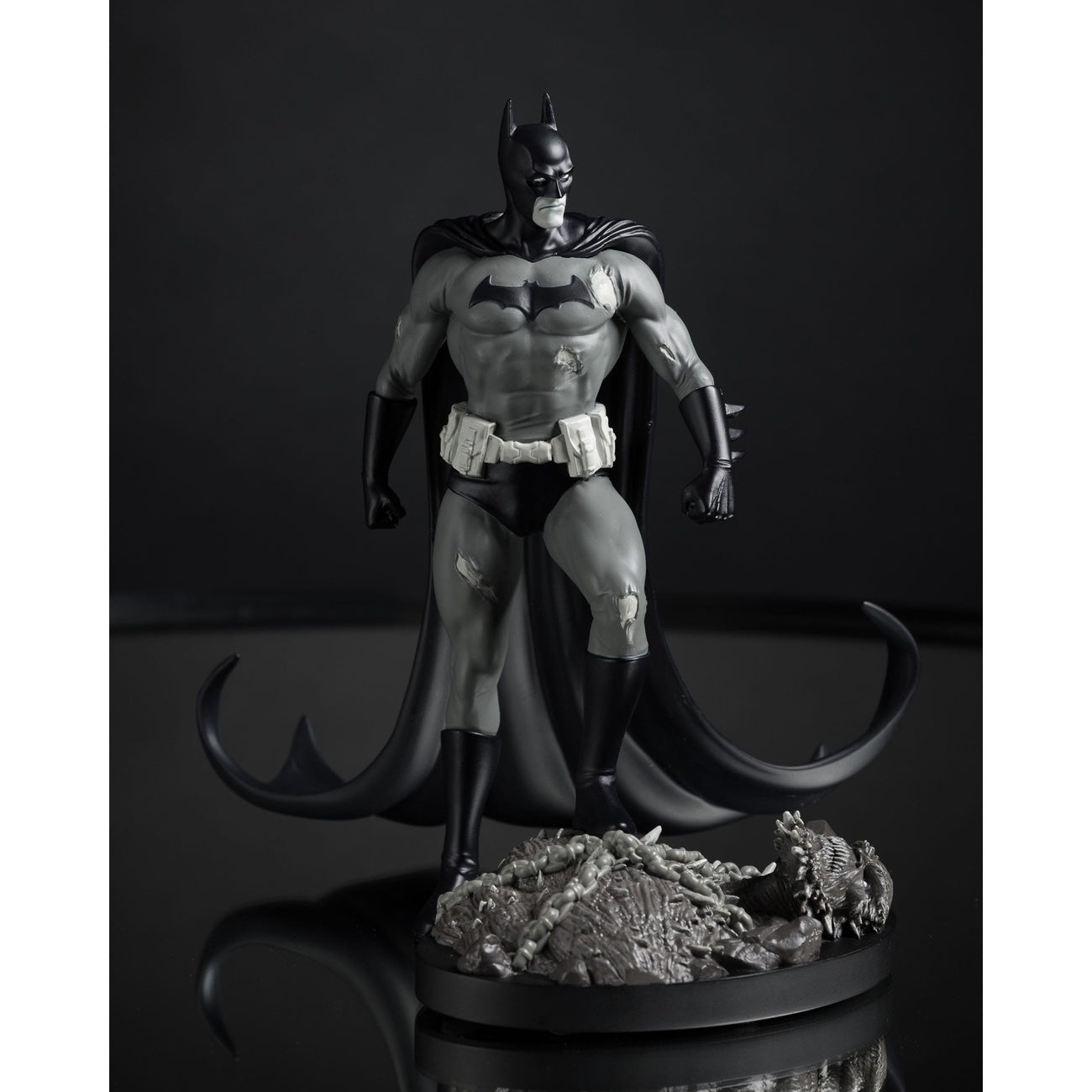 Produktbild DC Direct Statue 1/10 Batman by Bjorn Barends (Black White) 18 cm