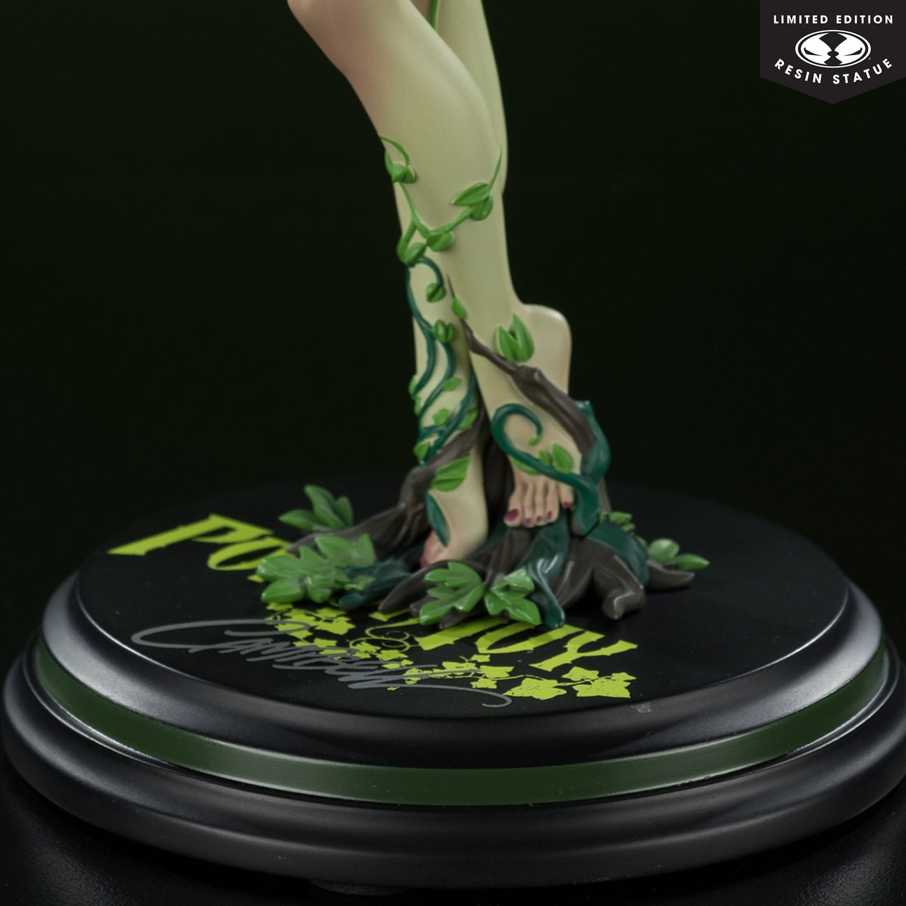 Produktbild DC Direct Cover Girls Statue 1/8 Poison Ivy by J. Scott Campbell 24 cm