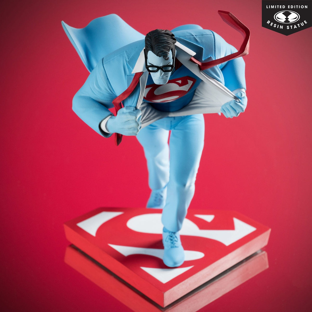 Produktbild DC Direct Statue 1/10 Superman Red and Blue: Superman by Clayton Henry Limited Edition 16 cm