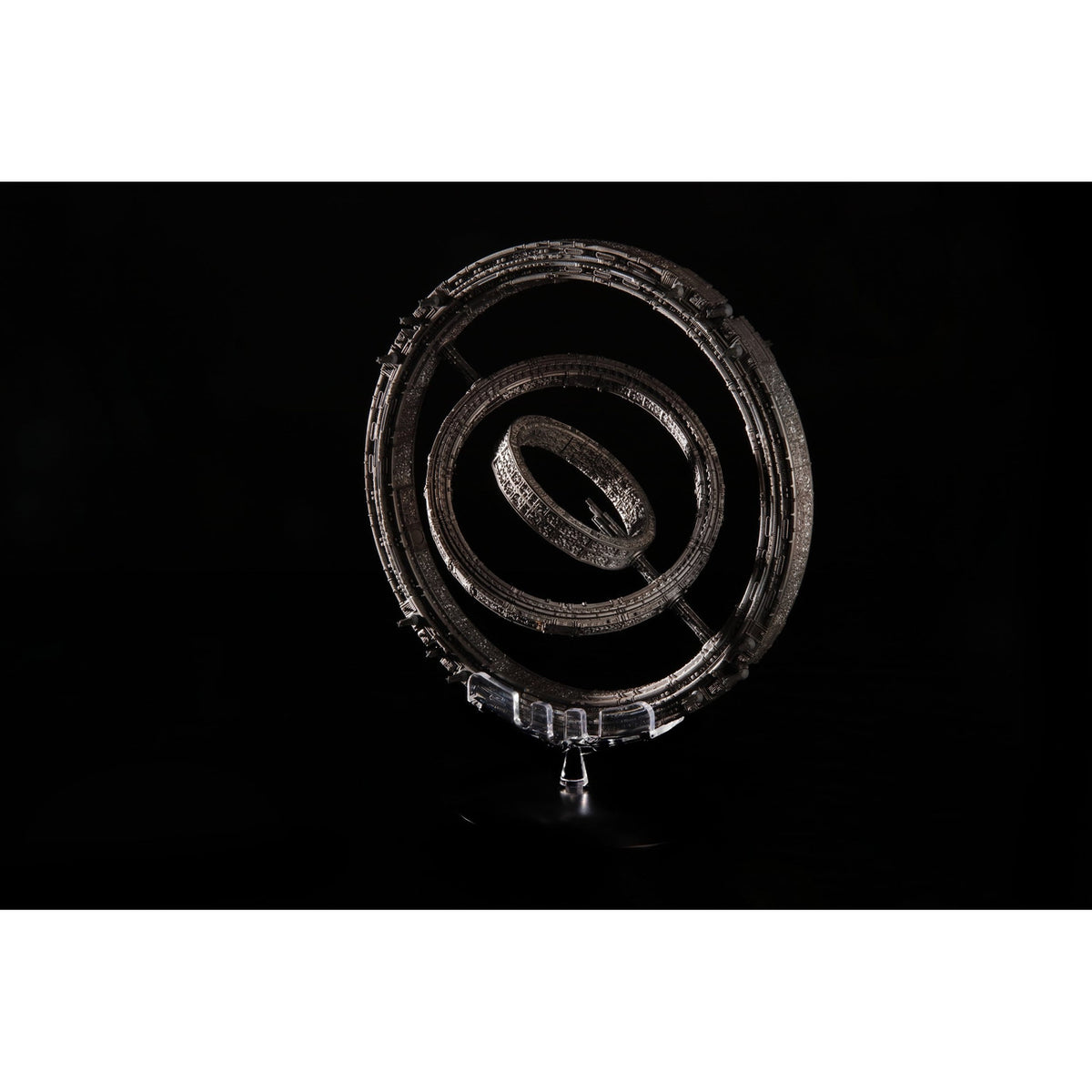 Produktbild Foundation Die-Cast The Invictus Spaceship 20 cm