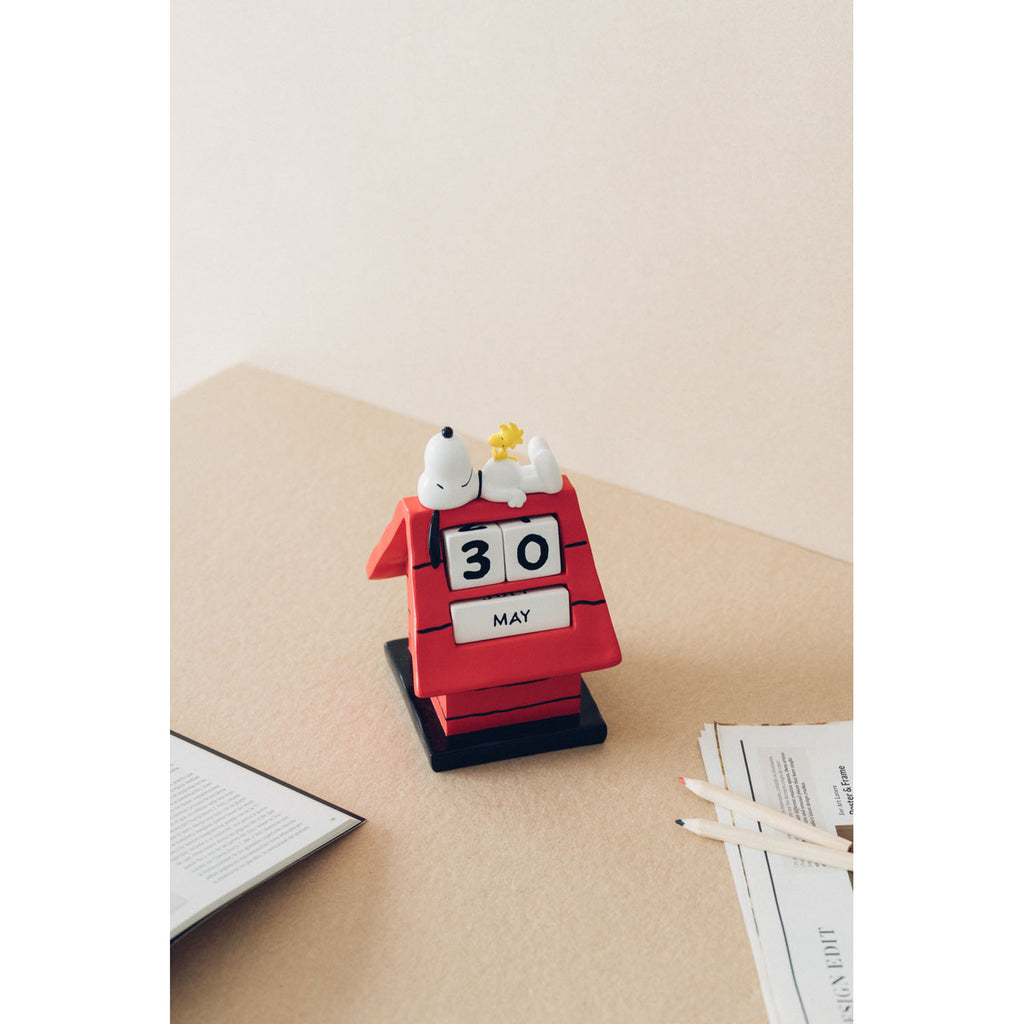 Product image Peanuts 3D Perpetual Calendar Snoopy Doghouse
