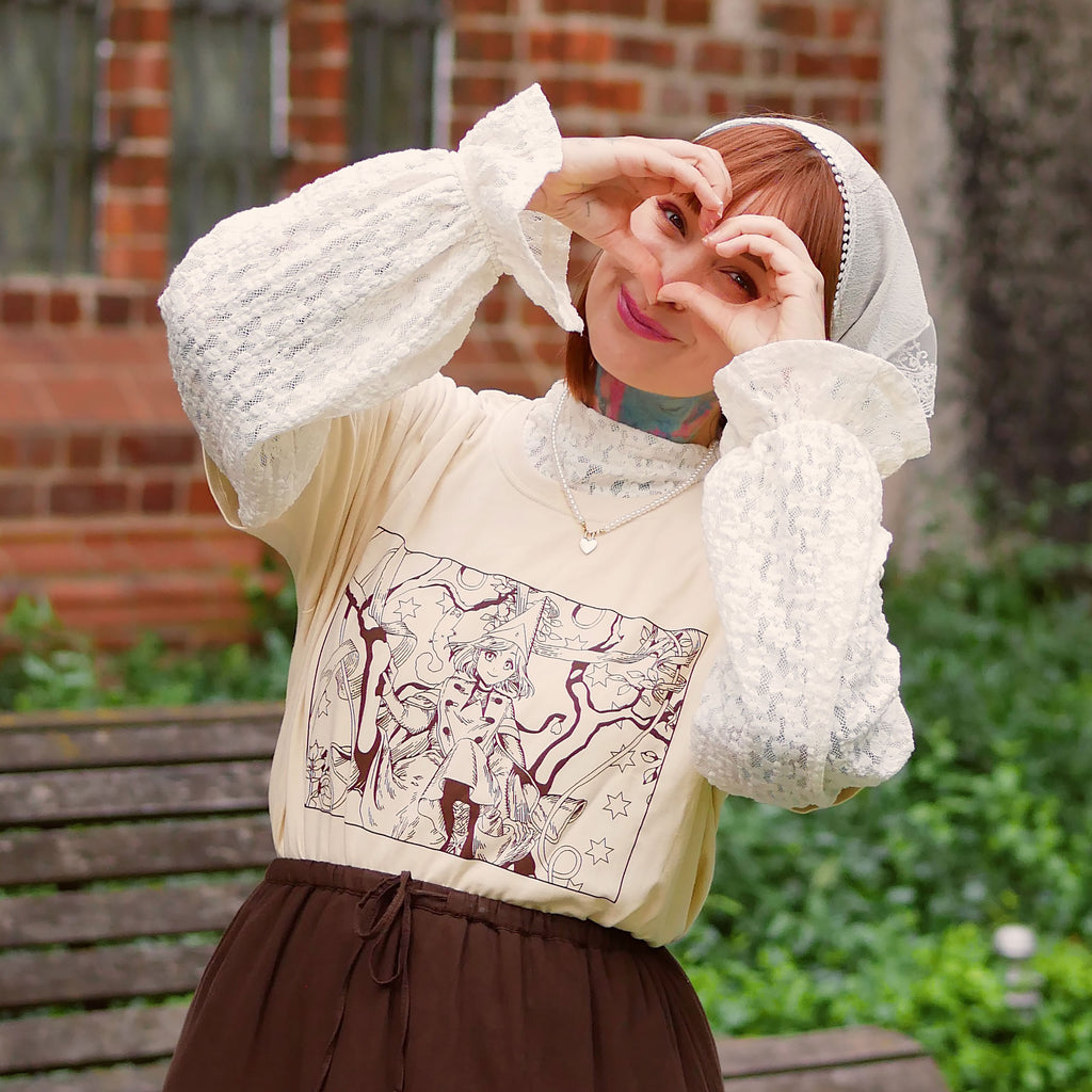 Produktbild T-Shirt für Coco und Atelier of Witch Hat Fans beige