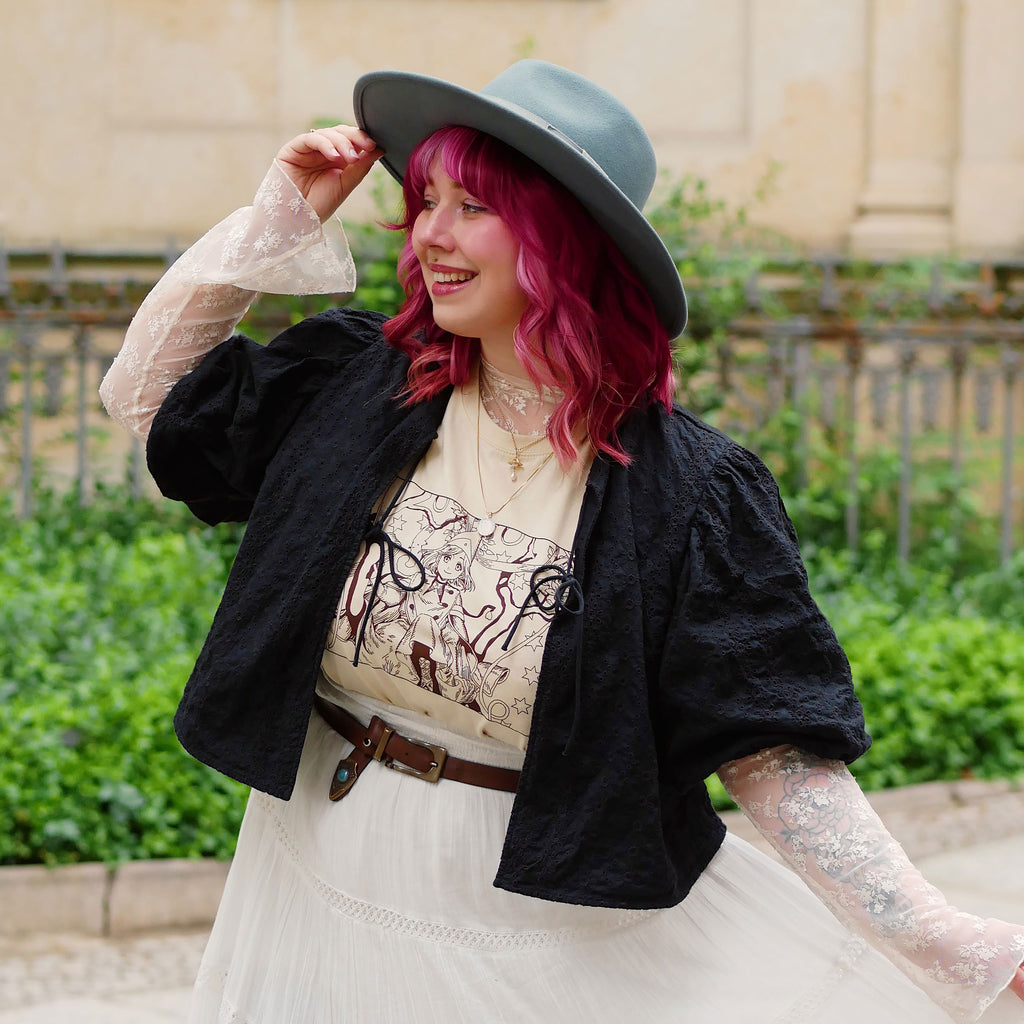 Produktbild T-Shirt für Coco und Atelier of Witch Hat Fans beige