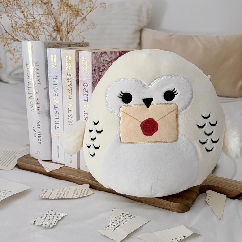 Produktbild Hedwig mit Hogwarts Brief Squishmallows Plüsch Figur - Harry Potter
