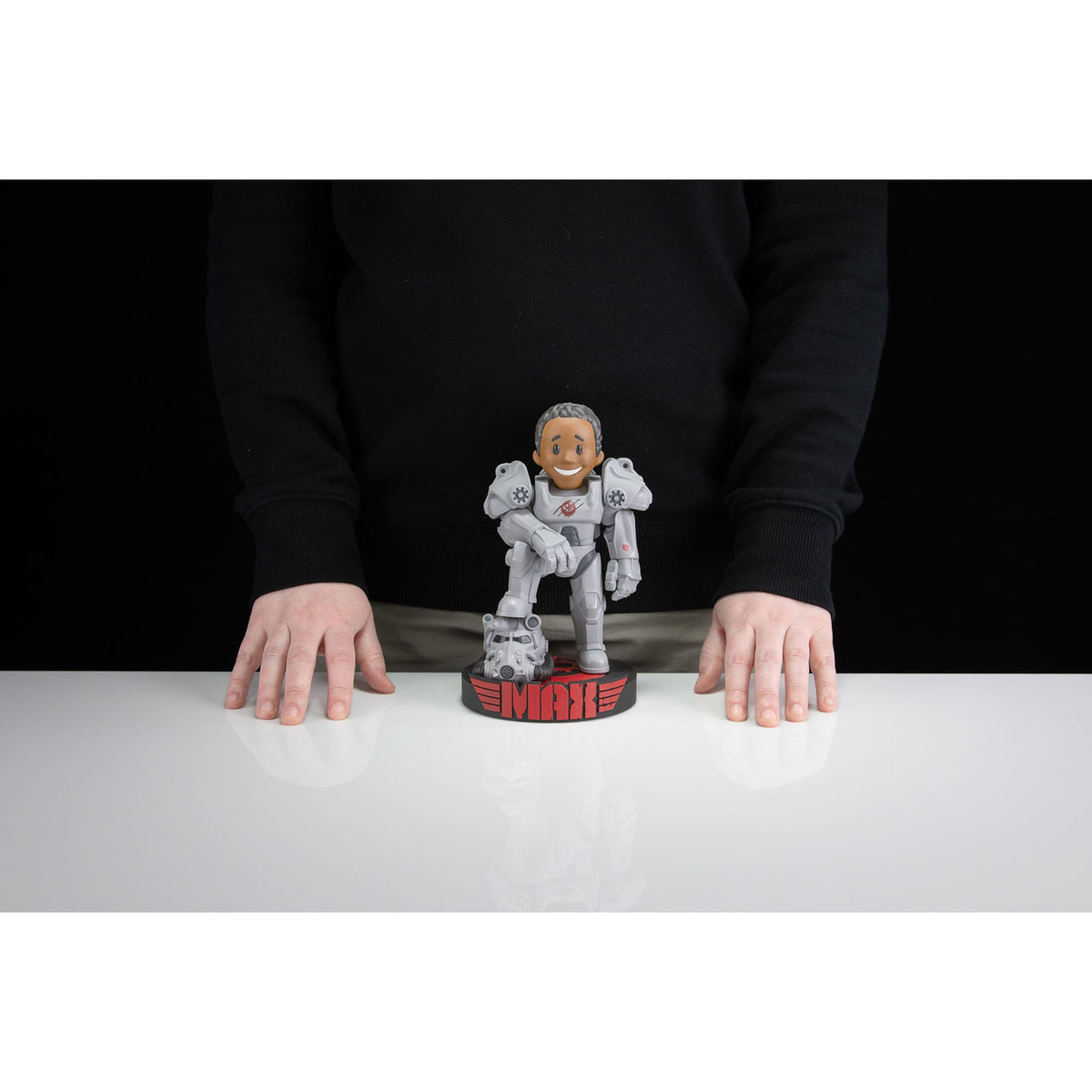 Produktbild Fallout Vinyl Figur Maximus 20 cm