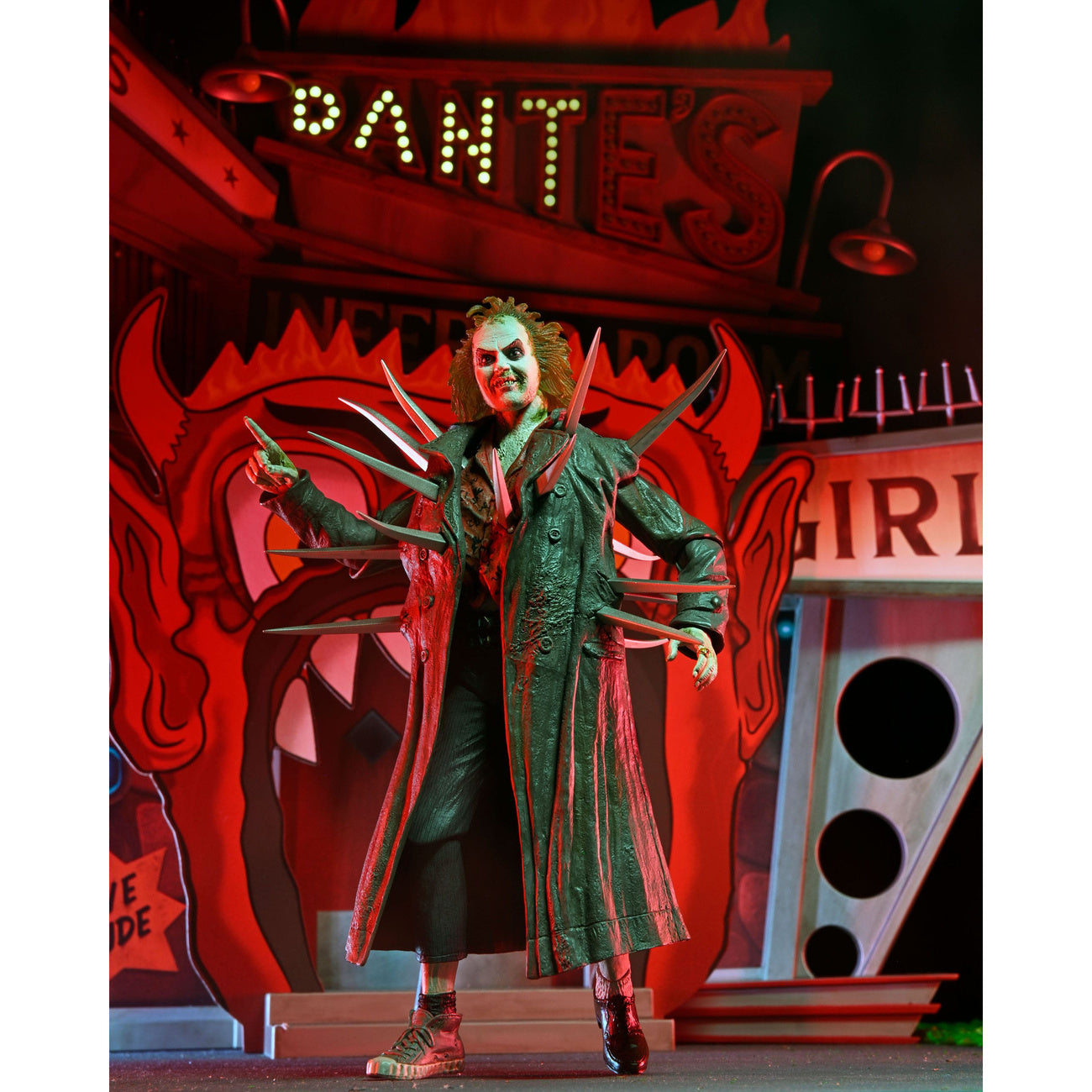 Produktbild Beetlejuice (1988) Diorama Trenchcoat with Spikes Inferno