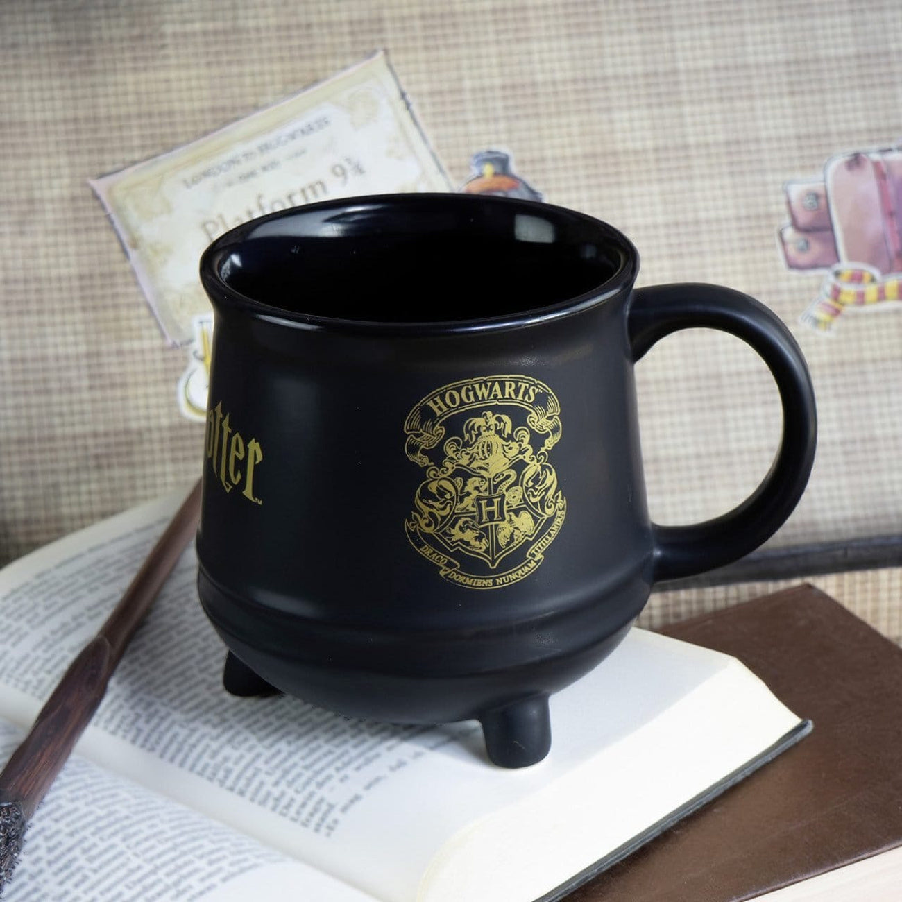 Produktbild Harry Potter Tasse Hogwarts Wappen Kesseldesign 560ml