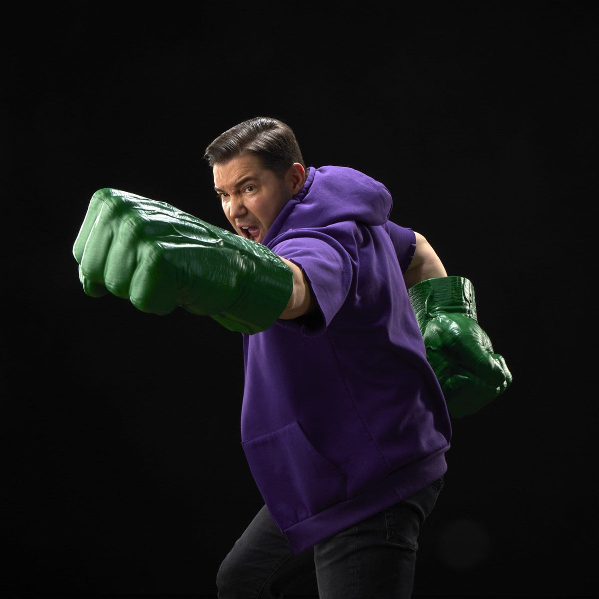 Produktbild The Incredible Hulk Marvel Legends Premium Roleplay-Fäuste