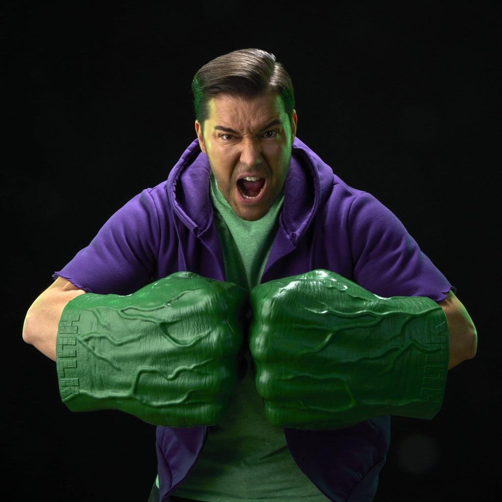 Produktbild The Incredible Hulk Marvel Legends Premium Roleplay-Fäuste