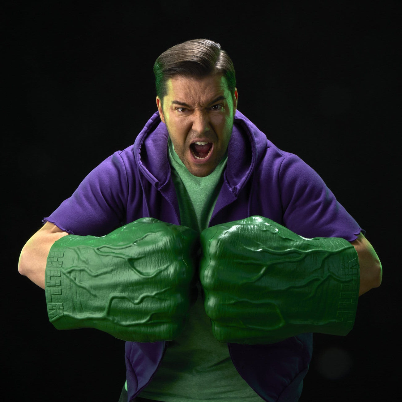 Produktbild The Incredible Hulk Marvel Legends Premium Roleplay-Fäuste